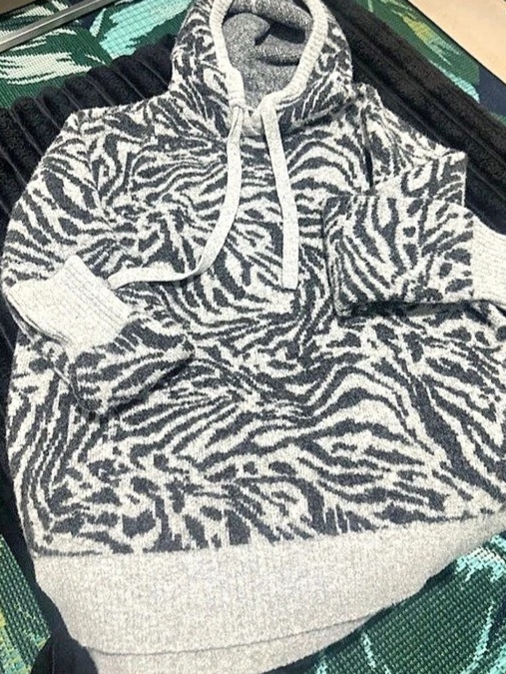 Lou & Grey Zebra Print Sweater Hoodie Women's Gray & Black Medium